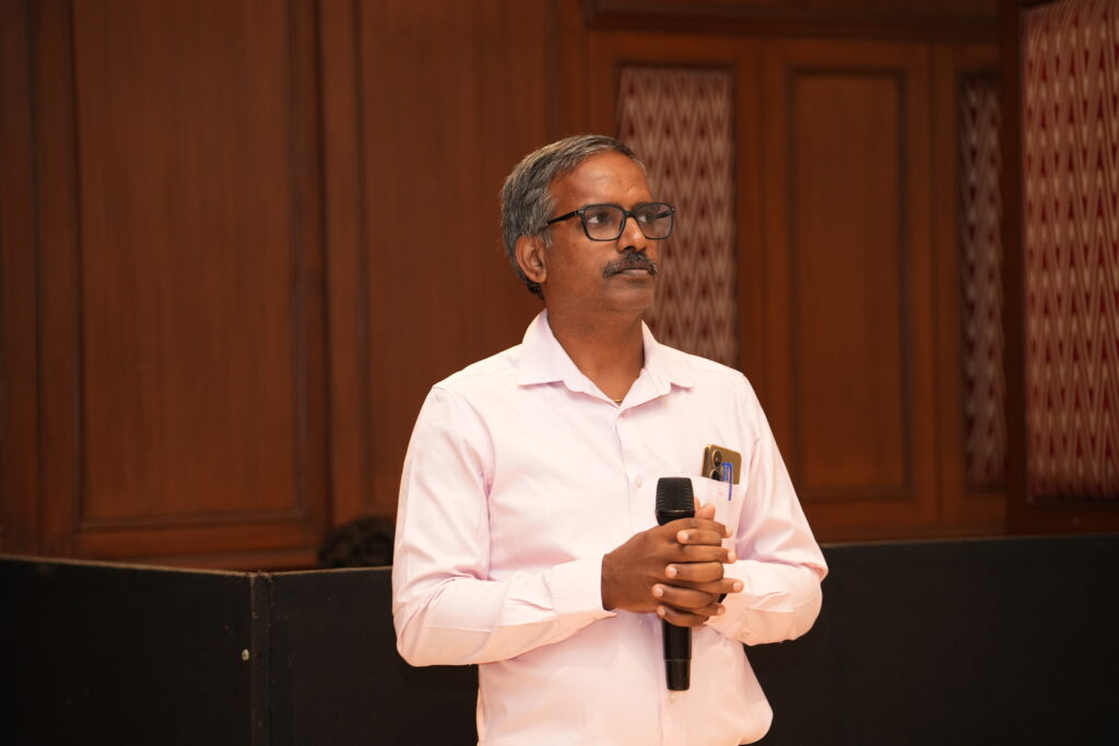 Dr E Vijayaraghvan conducting the Quiz
